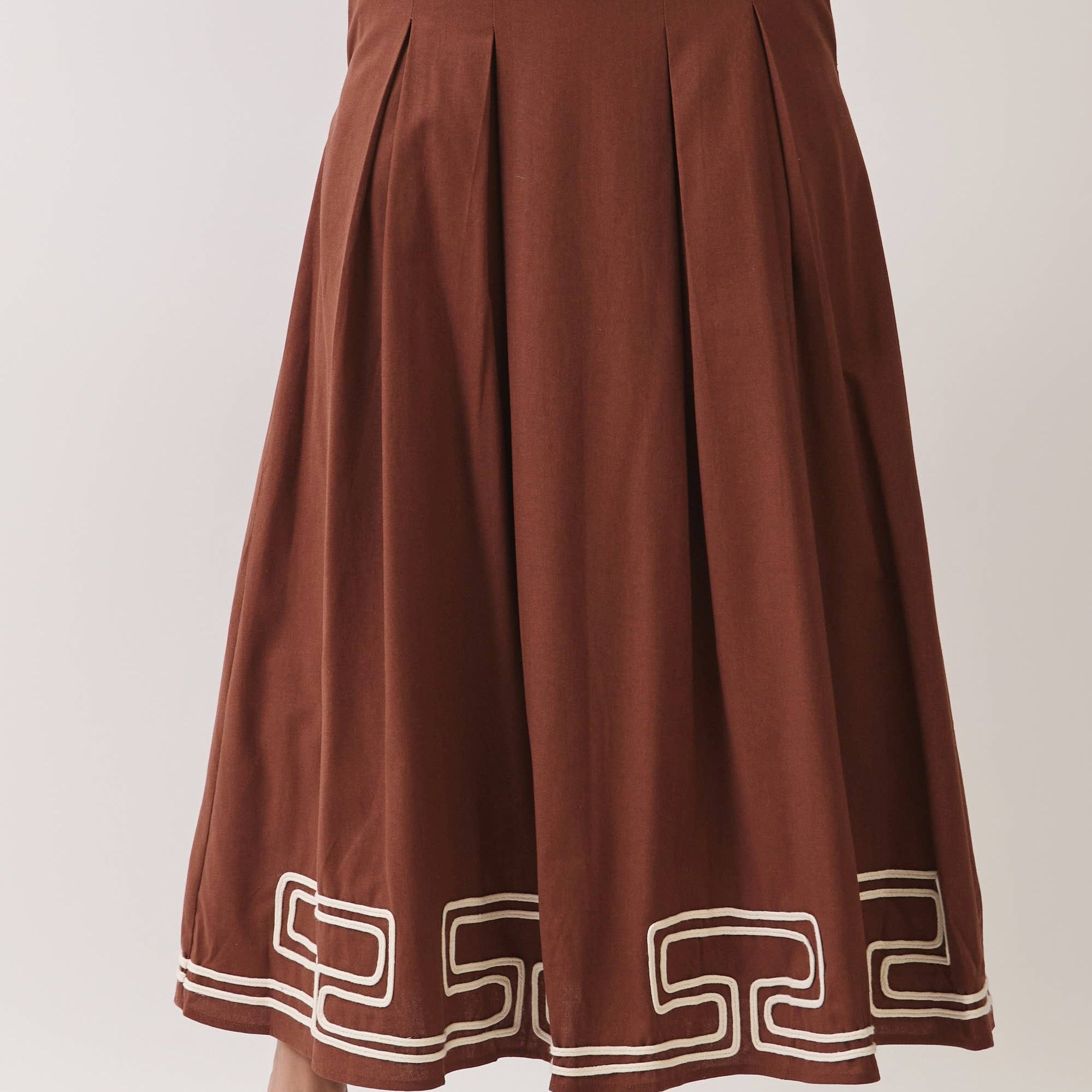 Brown Embroidered Pleated Maxi Skirt — side pockets and zipper closure