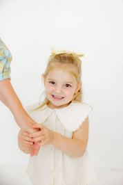 Stud Earrings Clara Cross Gold Sparkle