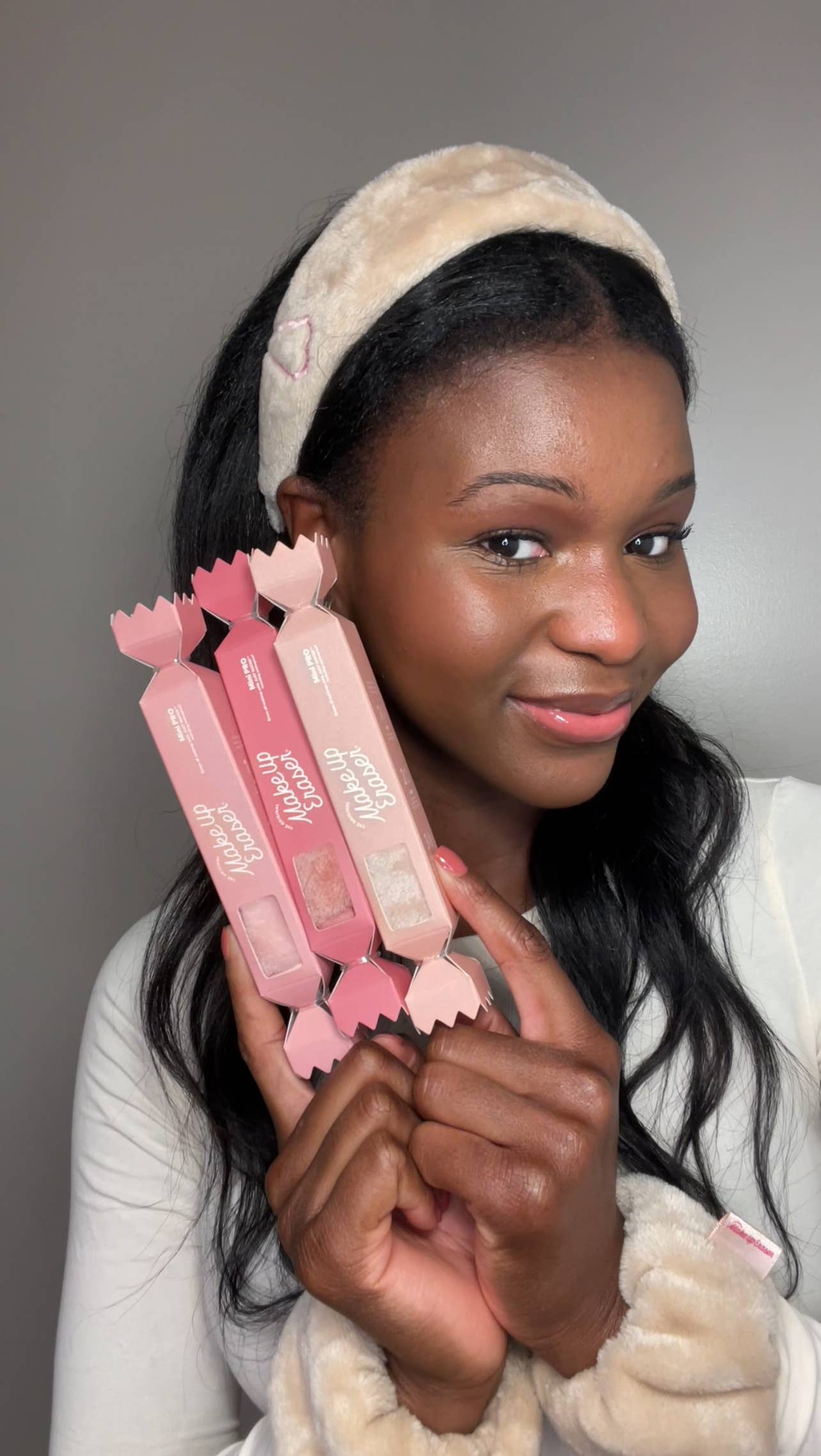 The Blush 5pc Gift Set MakeUp Eraser