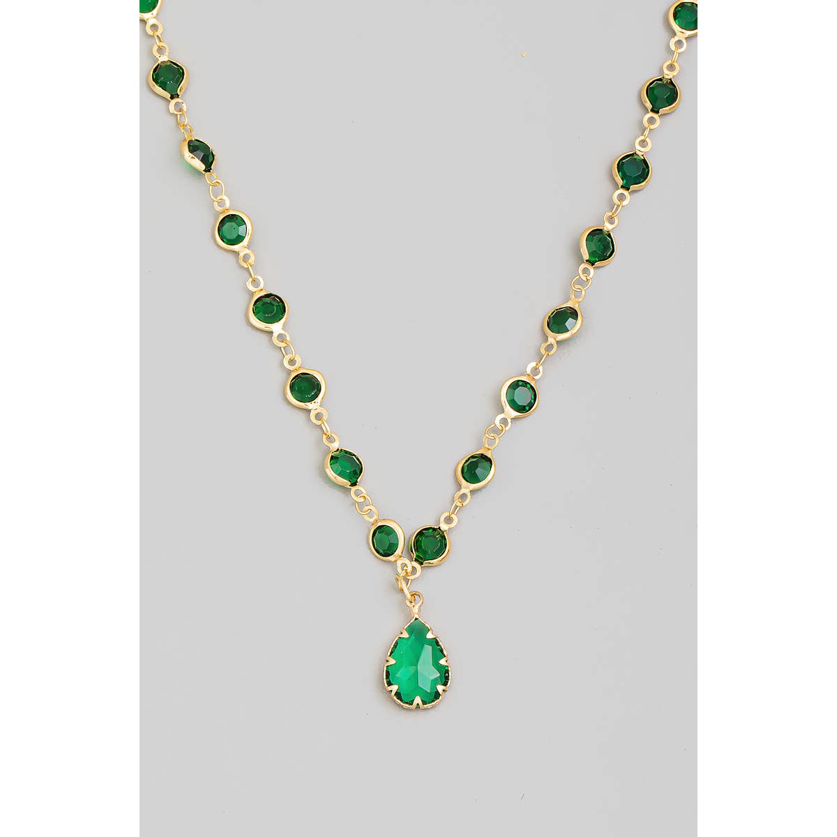 Faceted Rhinestone Pendant And Chain Necklace