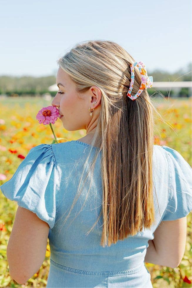 Open Hair Clip | Medium | Fluttering By showing lightweight, durable, and nearly unbreakable