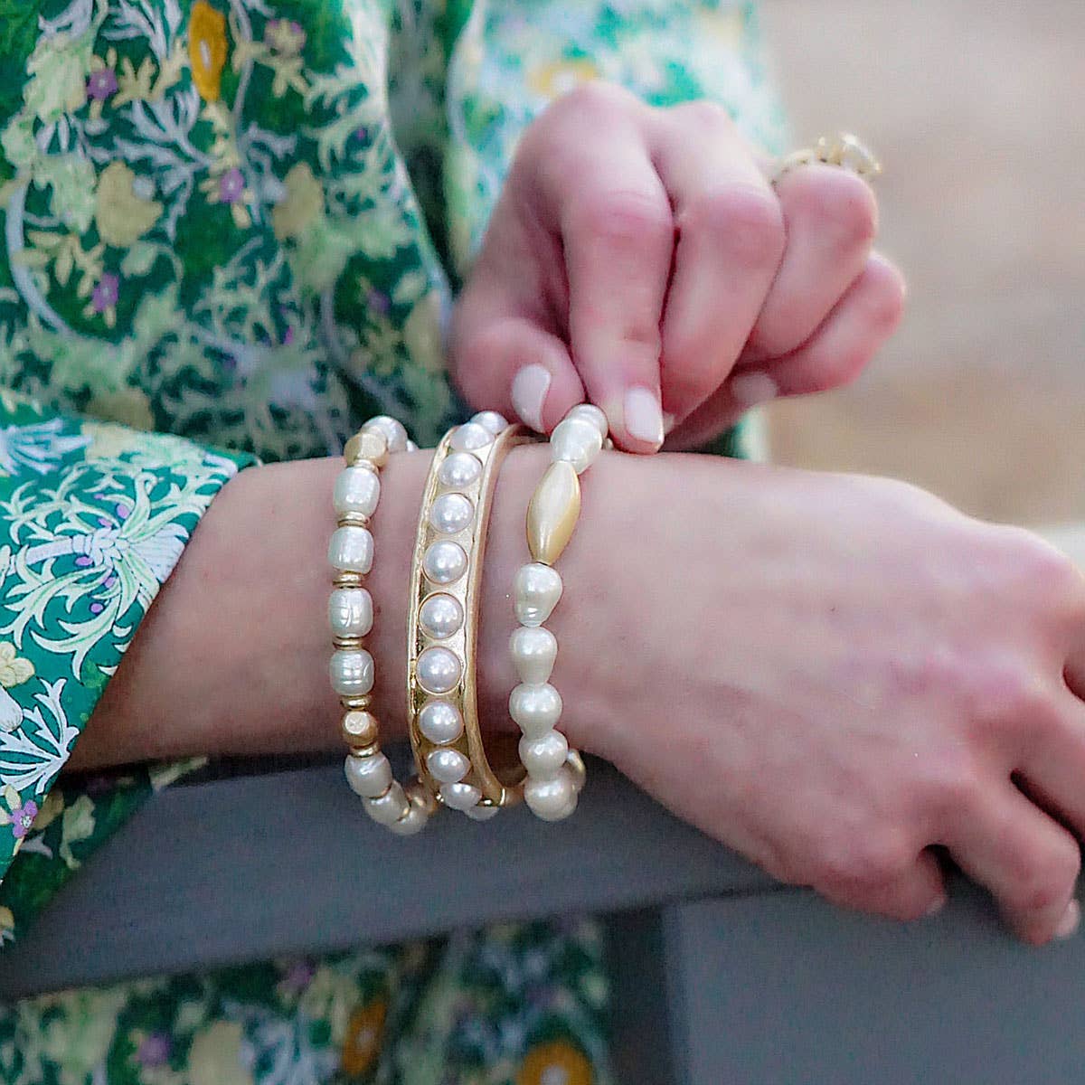 Lenon Freshwater Pearl Stretch Bracelet in Ivory & Worn Gold