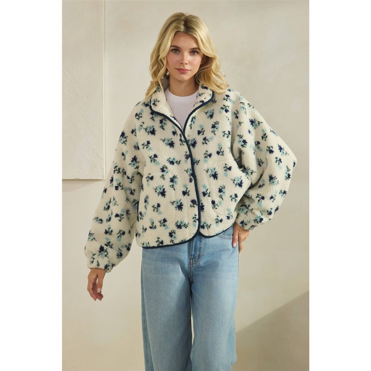 Printed Contrast Sherpa with Front Pockets