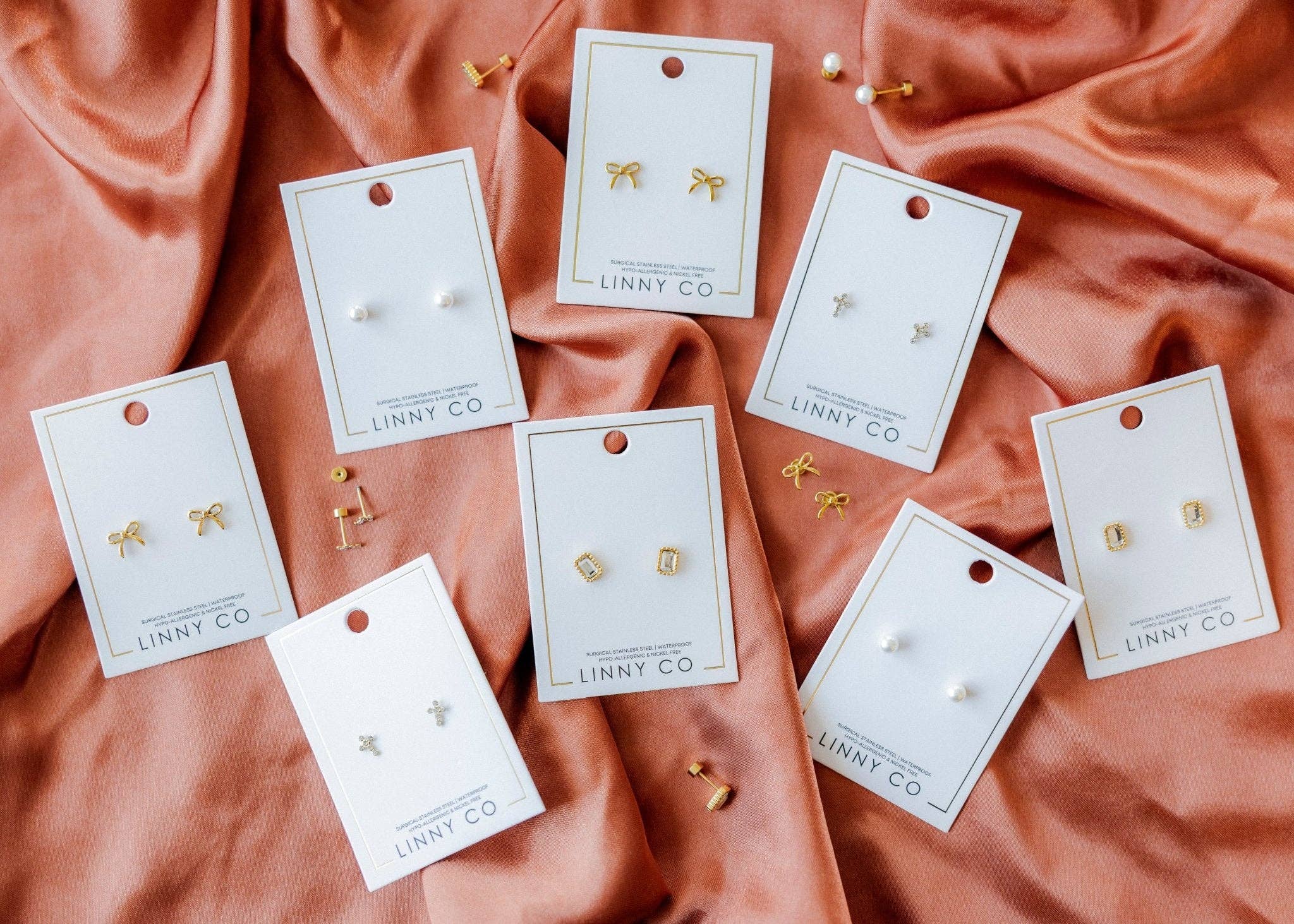 Stud Earrings Clara Cross Gold Sparkle