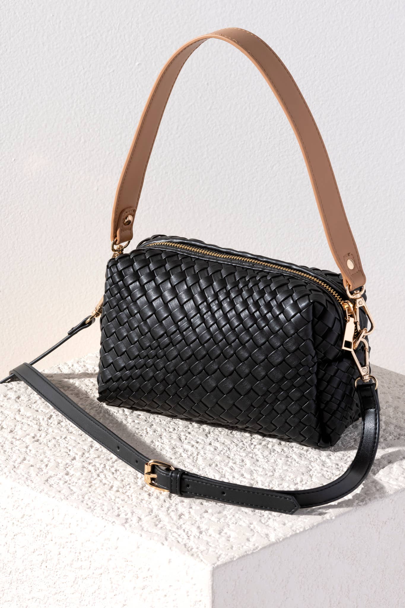 BLYTHE BOXY CROSS-BODY: Black