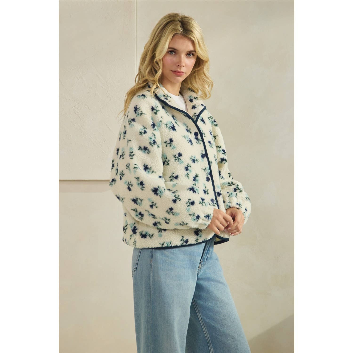 Printed Contrast Sherpa with Front Pockets