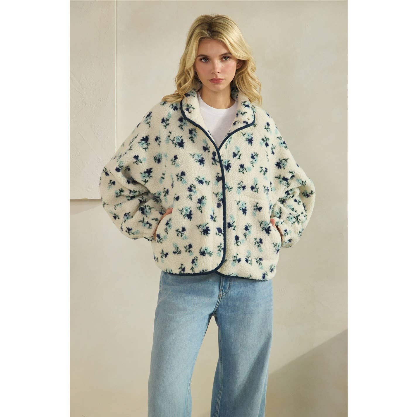 Printed Contrast Sherpa with Front Pockets
