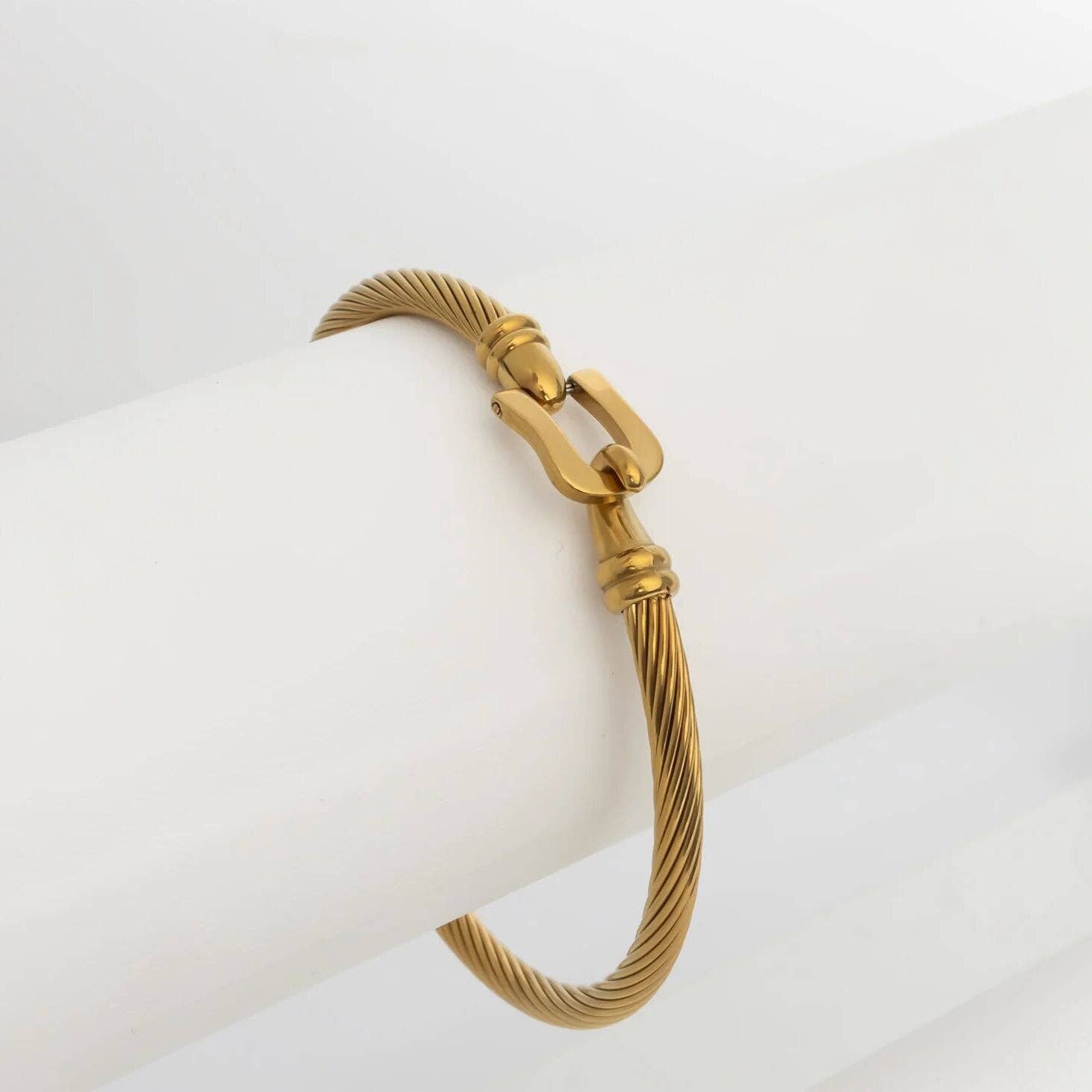 18K Gold Buckle Clasp Bangle Bracelet