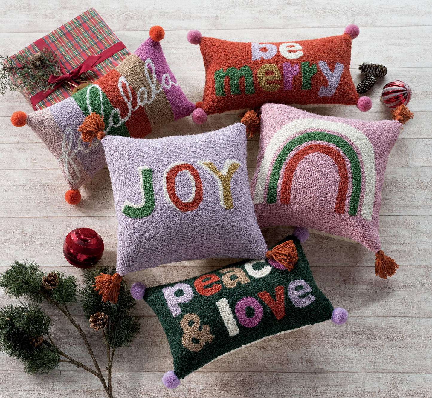 Be Merry W/Pom Pom Hook Pillow