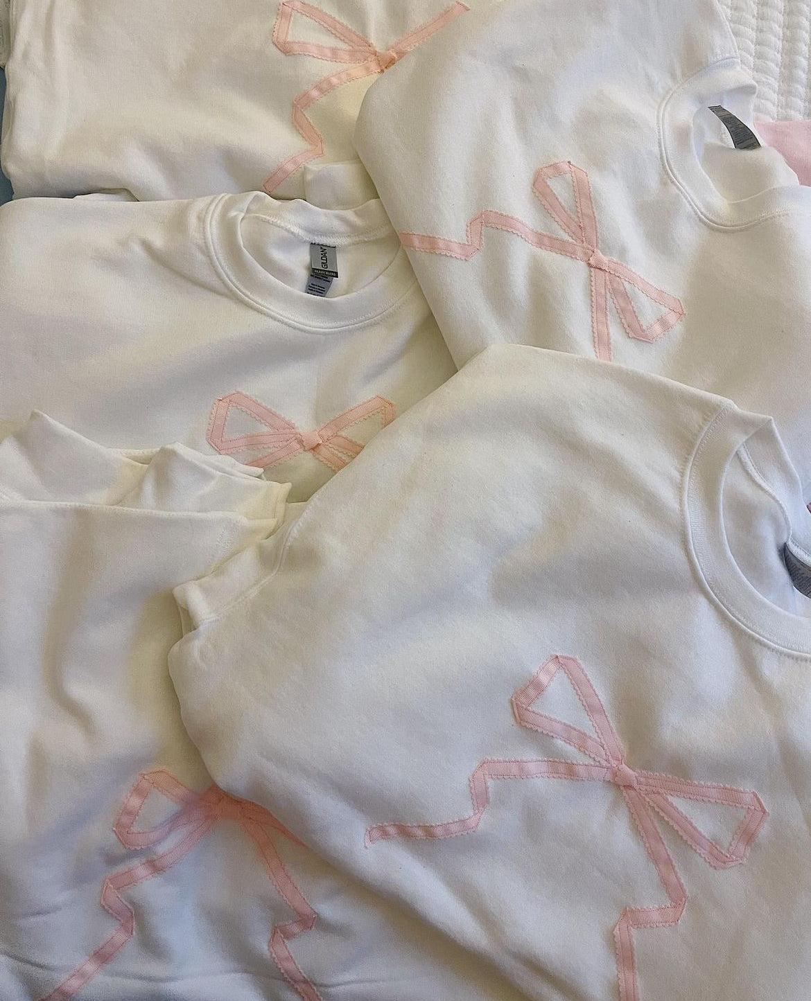 White Crewneck With Pink Bow