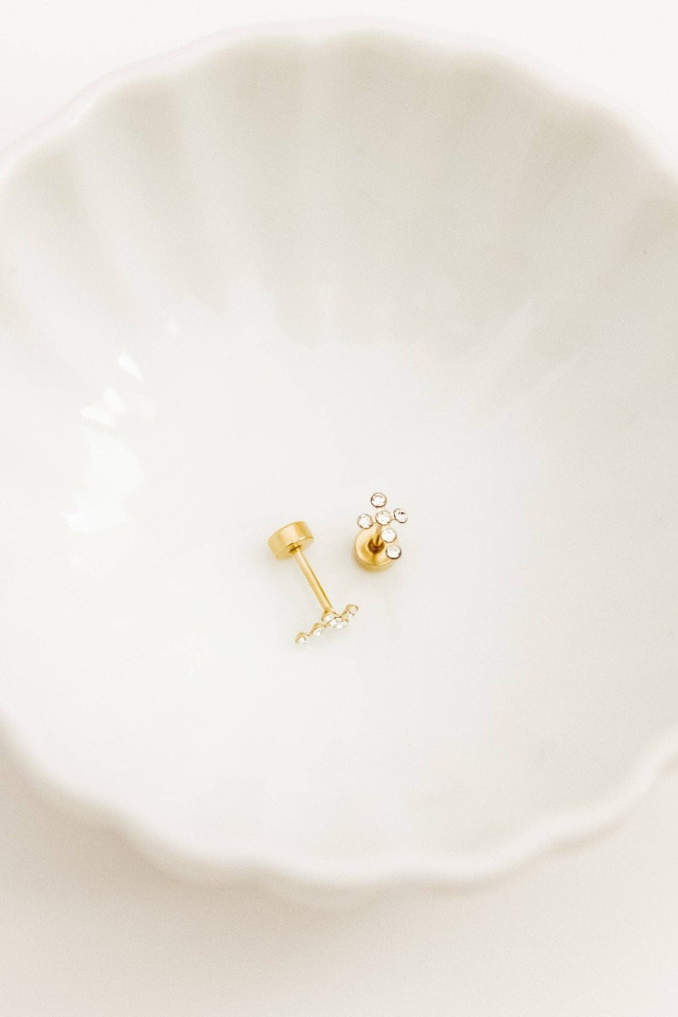 Stud Earrings Clara Cross Gold Sparkle
