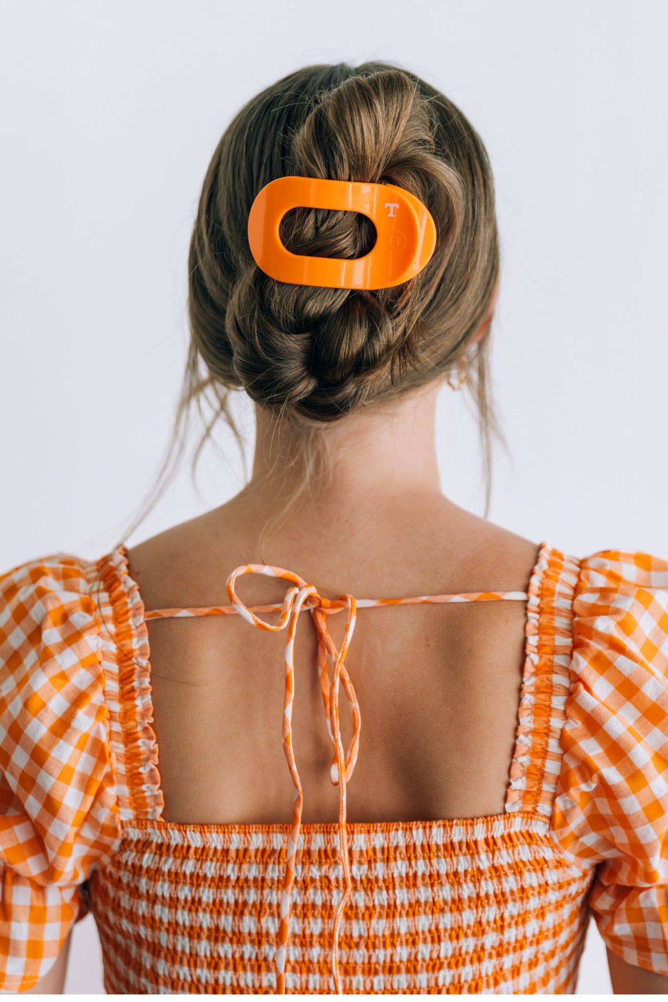 Flat Round Hair Clip | Medium | University of Tennessee showing bendable teeth for a secure yet gentle hold