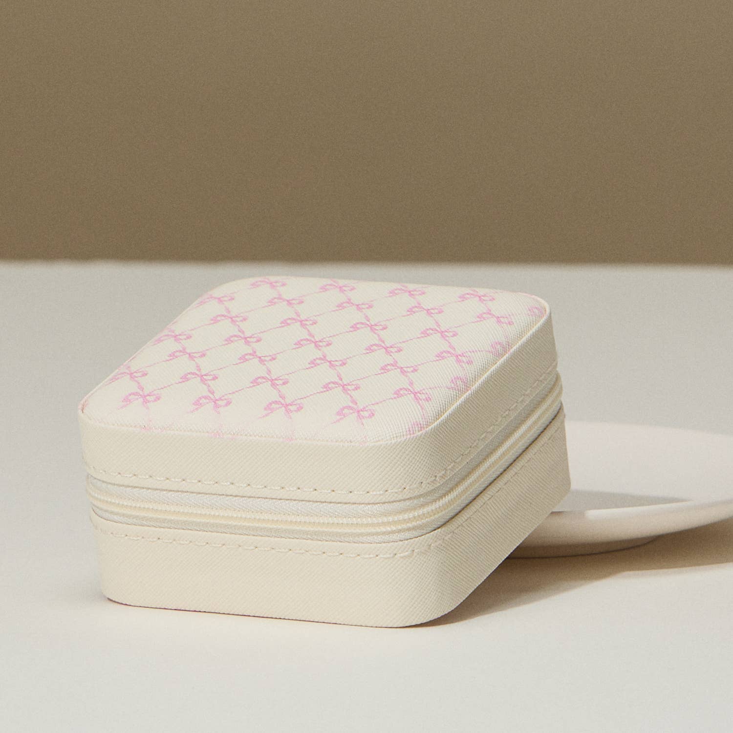 Bow Monogram Print Jewelry Box -Travel Size: Pink / One / 5AC78043