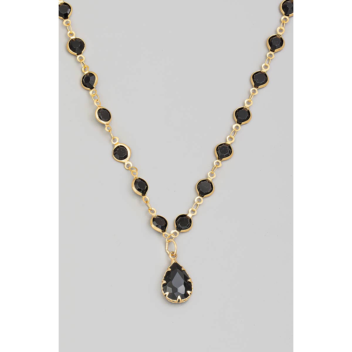 Faceted Rhinestone Pendant And Chain Necklace