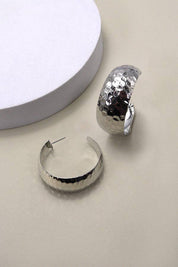 HAMMERED HOOP EARRINGS | 31E23040: GOLD