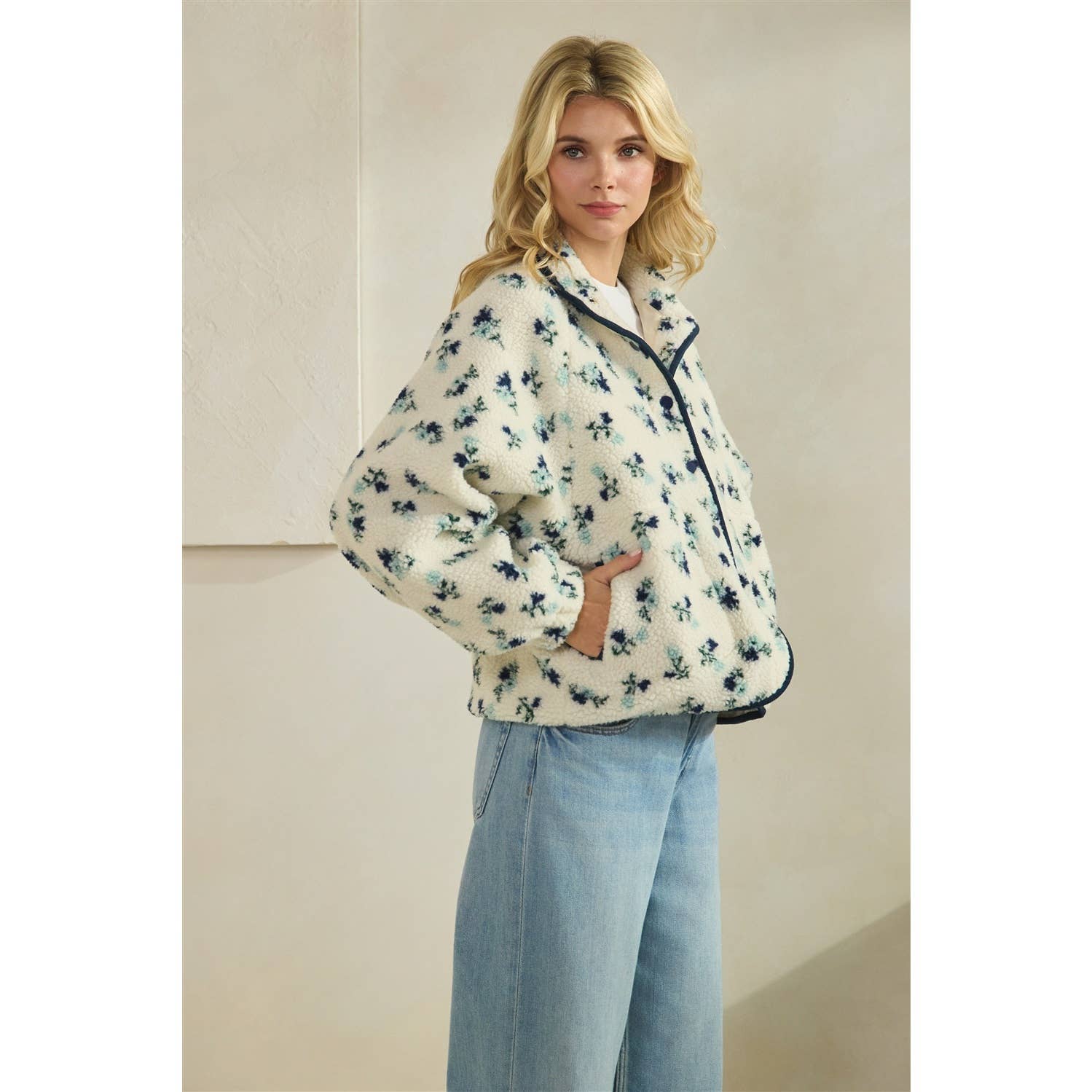 Printed Contrast Sherpa with Front Pockets