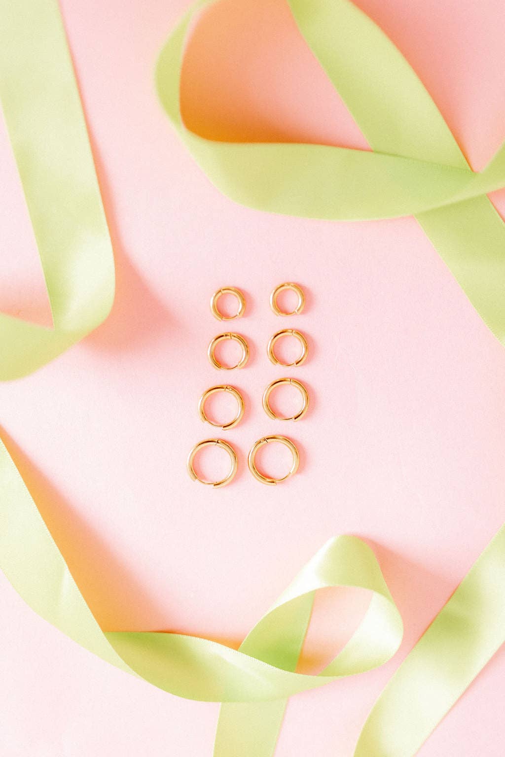 Huggie Earrings  Scarlett Hoop Gold 14mm