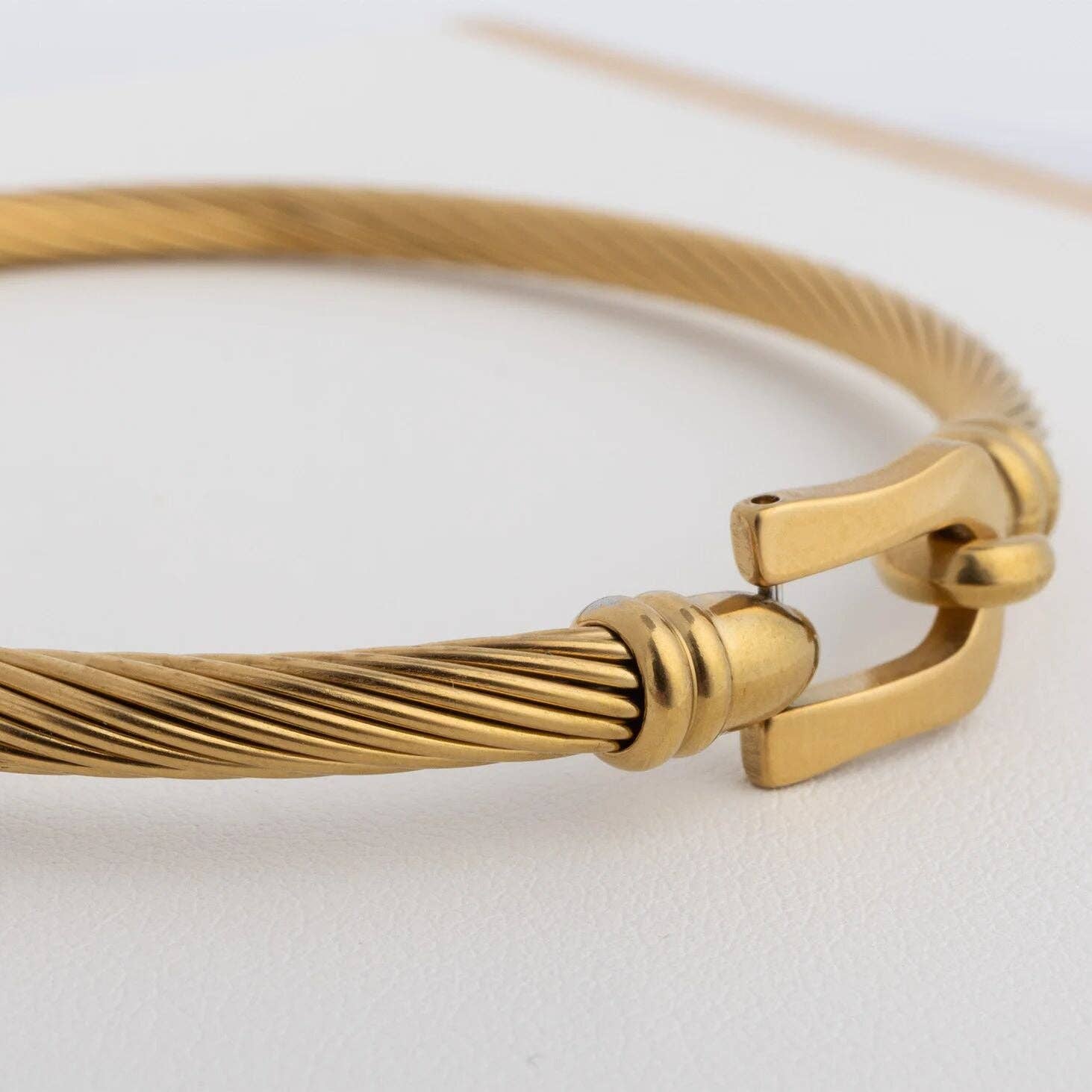 18K Gold Buckle Clasp Bangle Bracelet