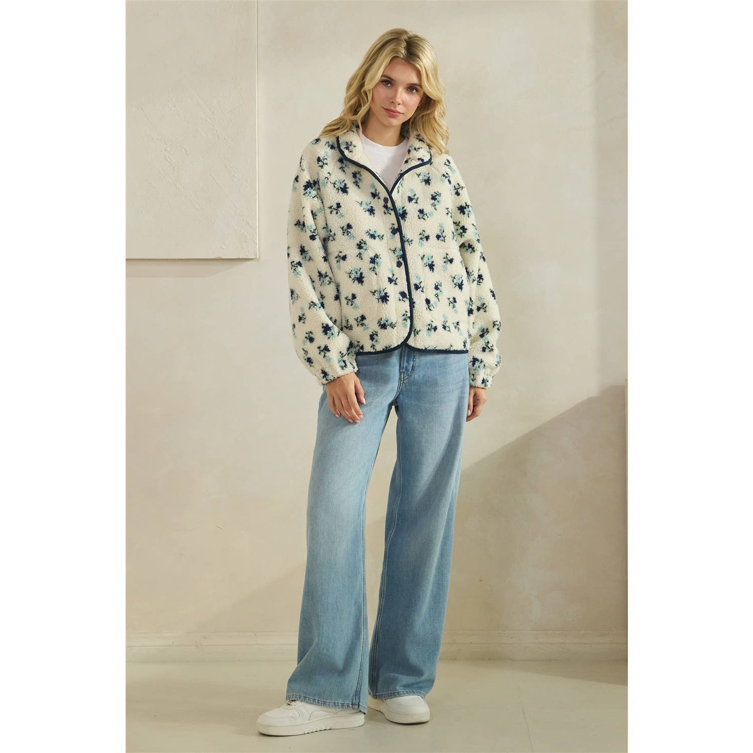 Printed Contrast Sherpa with Front Pockets