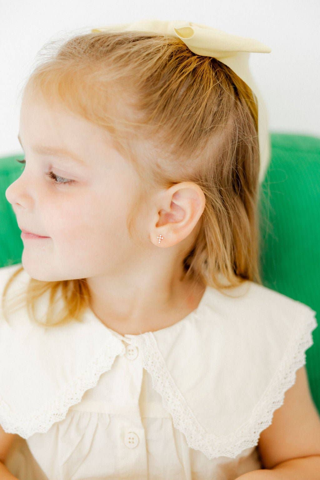 Stud Earrings Clara Cross Gold Sparkle