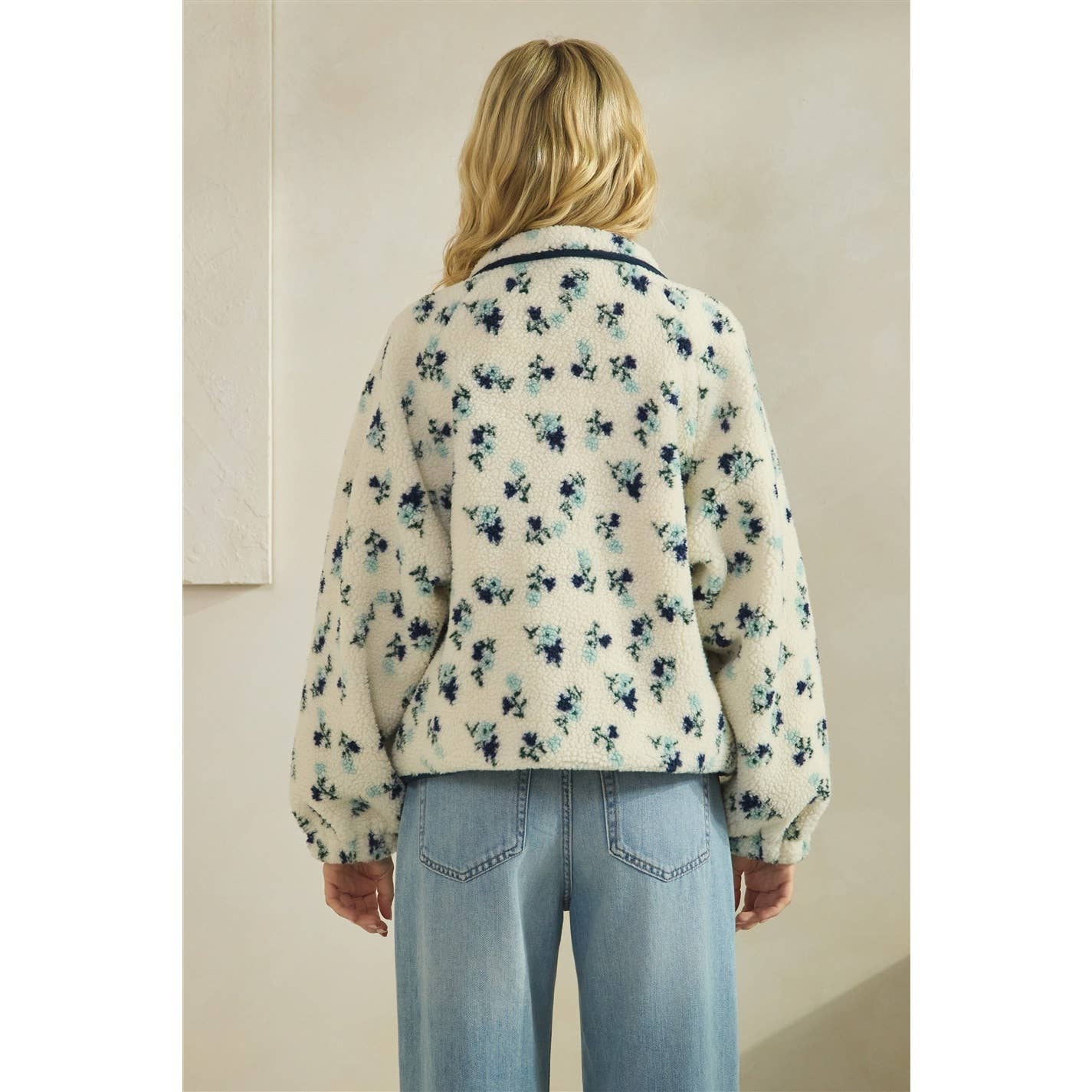 Printed Contrast Sherpa with Front Pockets