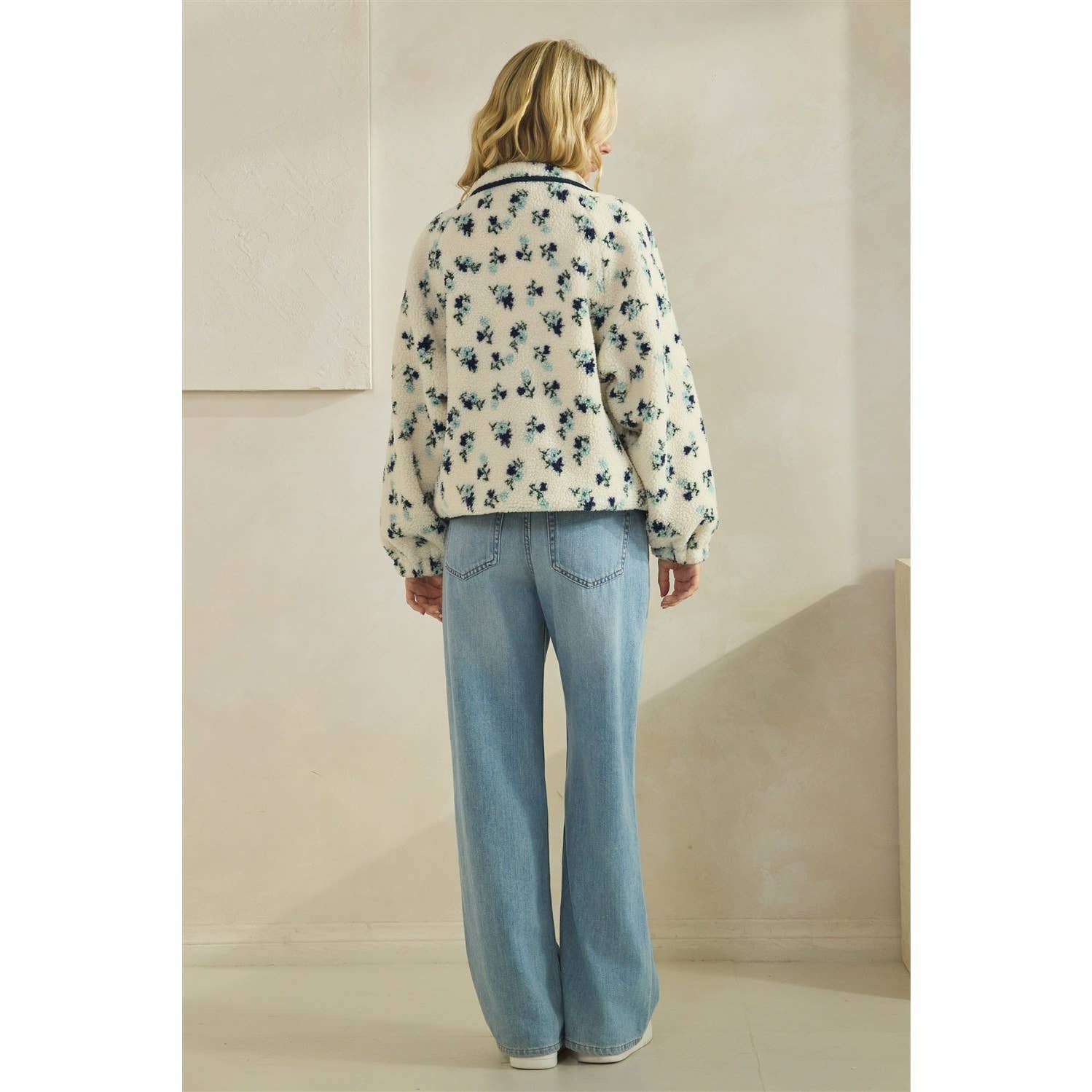 Printed Contrast Sherpa with Front Pockets