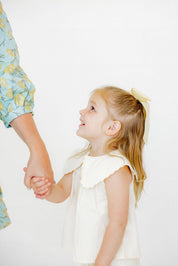 Stud Earrings Clara Cross Gold Sparkle