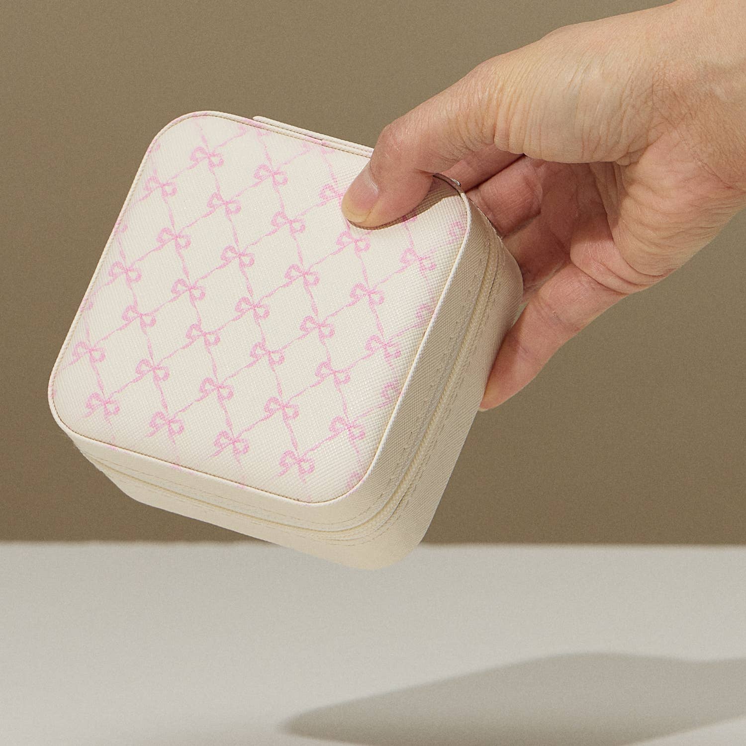 Bow Monogram Print Jewelry Box -Travel Size: Pink / One / 5AC78043