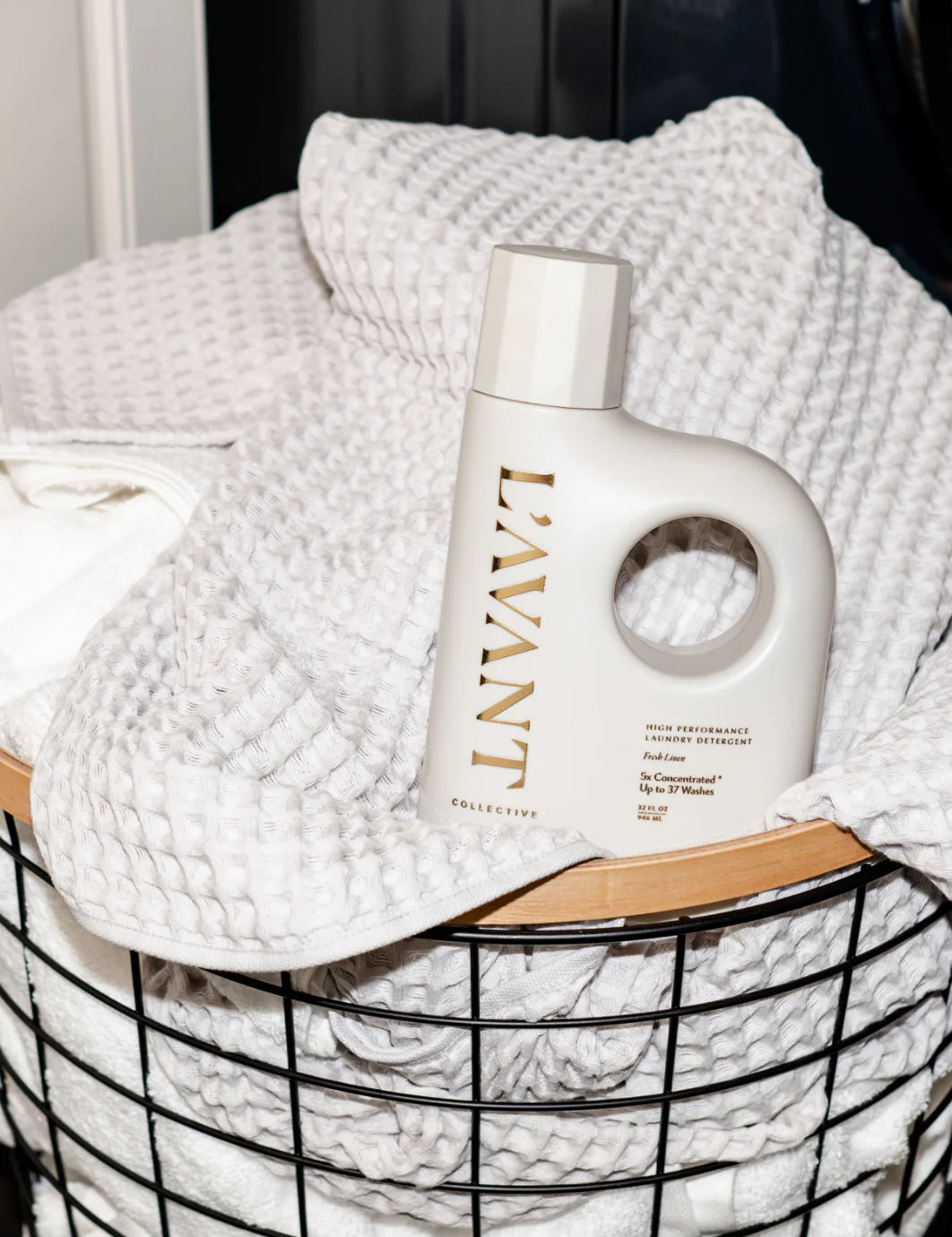 lavant-collective-fresh-linen-scented-eco-friendly-laundry-detergent_1080x_jpg.webp